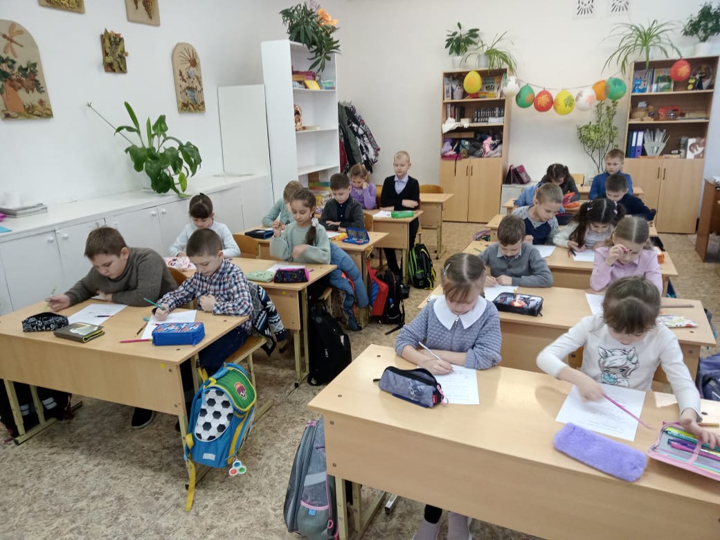 В 4 классе оставляют на 2 год. Школа 78 Волгоград.