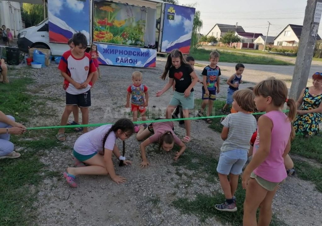 Автоклуб Жирновского РДК, полученный в рамках национального проекта «Культура», доставляет праздник в каждый уголок Жирновского района